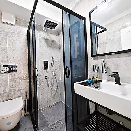 The Saint Otel *